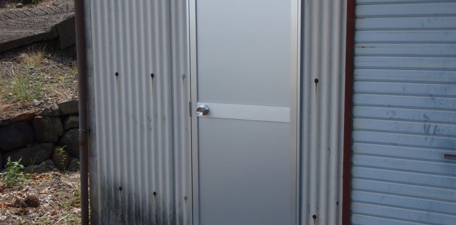 岐阜県海津市I様邸　倉庫ドア新設工事