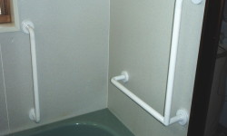 浴室に手摺りを付け、安心なお風呂に！